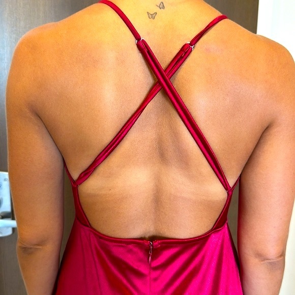 BRAND NEW Lulu’s Deep Red Plunge Drape Slit Dress with Adjustable Straps - Picture 14 of 15